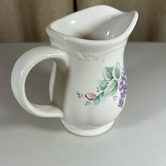 Pfaltzgraff creamer grapevine pattern - Picture 3 of 7